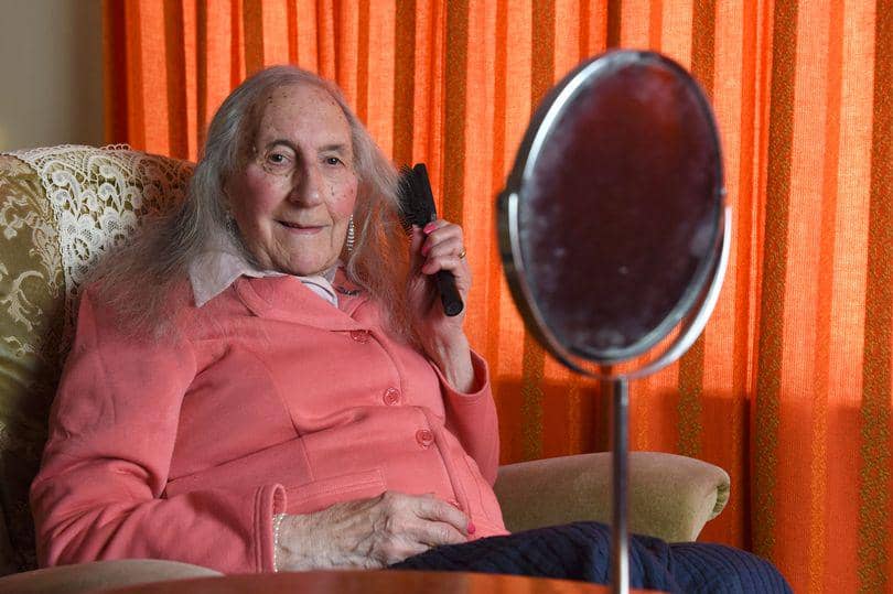 https://cdn.idntimes.com/content-images/post/20170329/pay-retired-industrial-snapper-comes-out-as-trans-woman-and-begins-taking-female-hormones-at-age-90-9e153c57524fc5ff09ec0c71d8c993ce.jpg