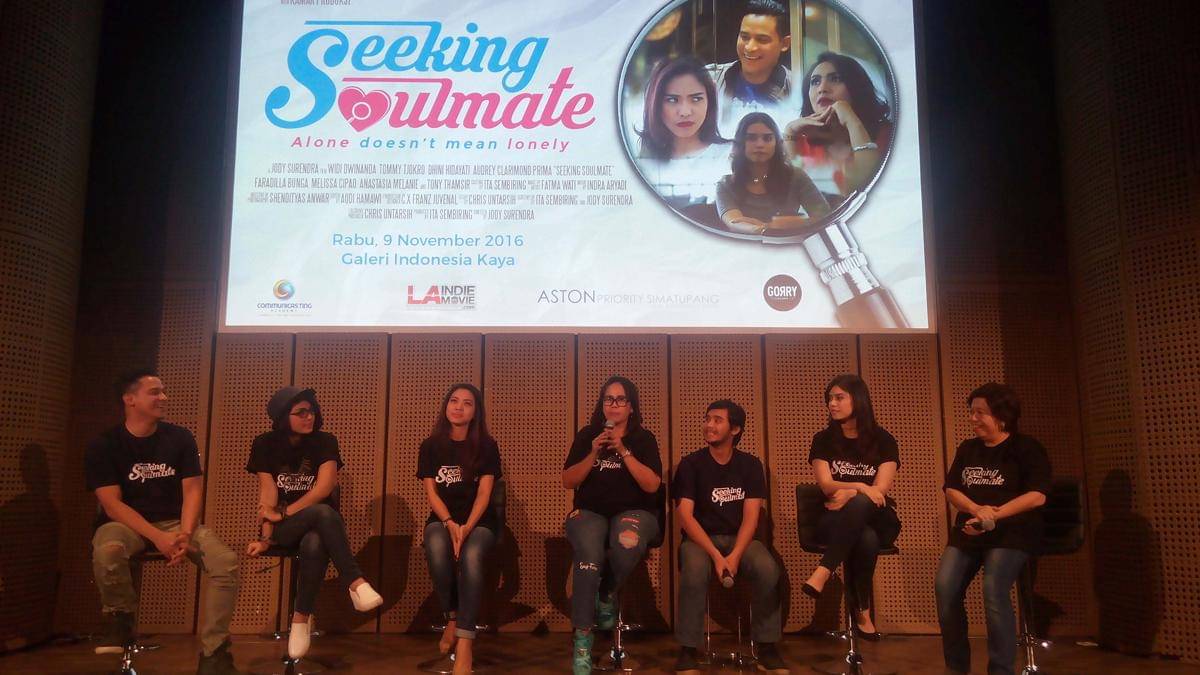 https://cdn.idntimes.com/content-images/post/20161123/photo2-produser-dan-pemeran-short-movie-seeking-soulmate-saat-premiere-03e0fb5ef3bafcc94d34b8476465179c.jpg