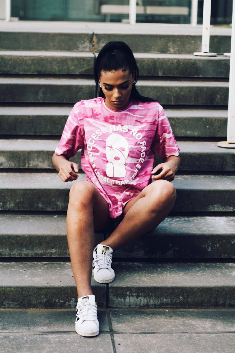http://cdn.idntimes.com/content-images/post/20160704/pink-camo-t-f-e1464033460850-f2ee6ebaba5c9653afb071754cf3a732.jpg