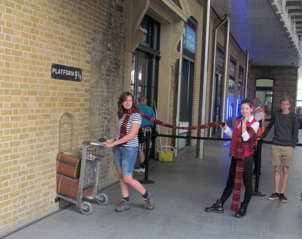 https://cdn.idntimes.com/content-images/post/20170112/platform93quarters-e5a6faae1a4a910e71e994e5c44b5b97.jpg