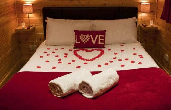 http://cdn.idntimes.com/content-images/post/20160213/poin10val-bedroomsdecorations-info-e0d4c1661fa9b6a37aaba26f591c4b08.jpg