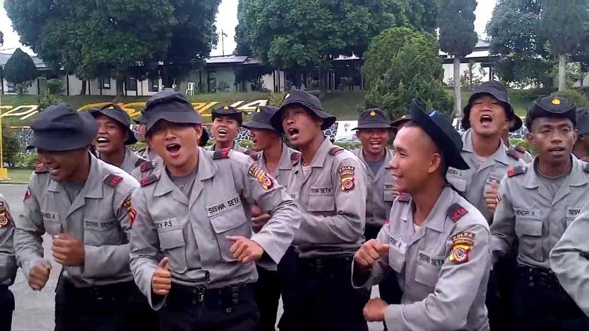 http://cdn.idntimes.com/content-images/post/20160616/polisi-8f02b6ef20a852d1e6a0a8f01e52c730.jpg