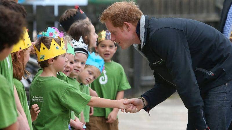 http://cdn.idntimes.com/content-images/post/20160223/prince-harry-nz-kids-2-today-tz-150511-745829b64c83ba926c7f9b8bb5eec49e-685ed3fa0b207a5b35aeb8c64a71f37a.jpg