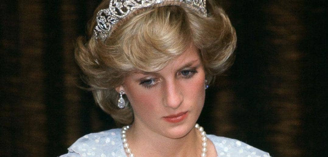 https://cdn.idntimes.com/content-images/post/20161108/princess-diana-lizard-96aa78fbd4774c64f9cf5162d27fbe64.jpg