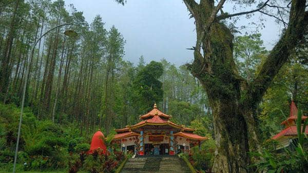 http://cdn.idntimes.com/content-images/post/20160804/pura-gunung-kawi-jatim-83ece93e397754c32aad757b2746defd.jpg