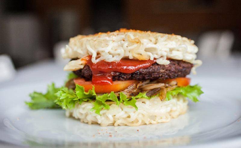 https://cdn.idntimes.com/content-images/post/20170418/ramen-burger-n-989b907176f6f98b4499dded2717e3f9.jpg