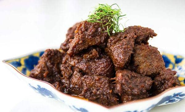 http://cdn.idntimes.com/content-images/post/20160205/rendang-taysbakers-2e611e1519cb1114c0d561367e355251.jpg