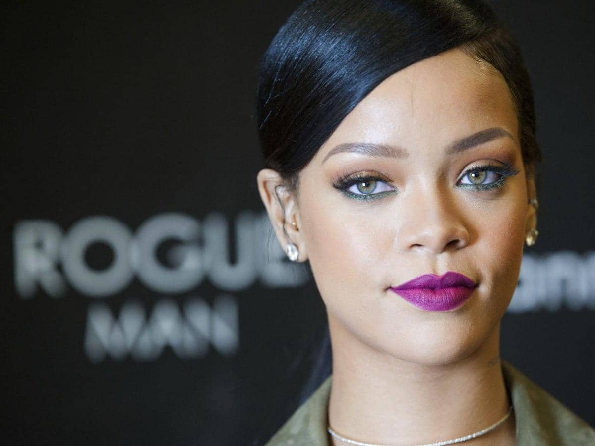 http://cdn.idntimes.com/content-images/post/20160518/rihanna-ft-belvoirjpeg2-1280x960-c087c0420cc86c87b46399b8dfbb4455.jpg