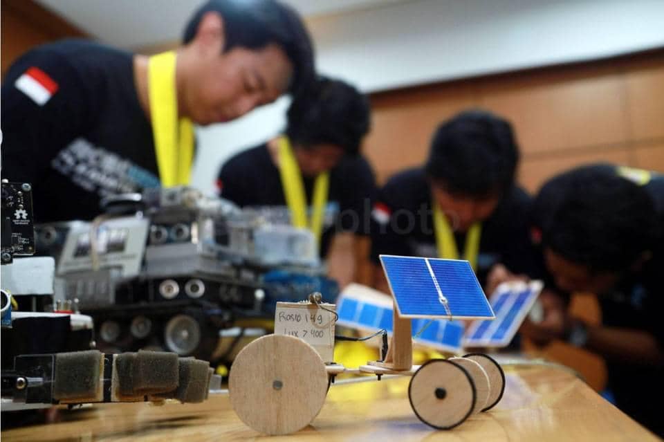 http://cdn.idntimes.com/content-images/post/20160711/robot-mahasiswa-926796fe276d183286e06f176b726ef5.jpg