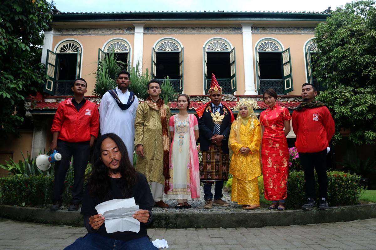 https://cdn.idntimes.com/content-images/post/20161116/rsz-1rsz-antarafoto-sambut-hari-sumpah-pemuda-271016-im-1-4aaca46a241d55561f72bfe7741790f1.jpg