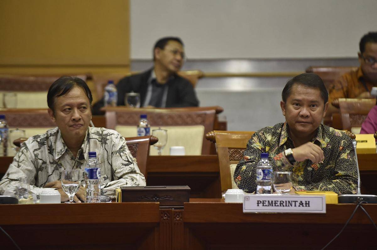 https://cdn.idntimes.com/content-images/post/20161020/rsz-antarafoto-raker-pengesahan-uu-transaksi-elektronik-201016-pus-3-9825ee8609dfb795f2522cdd1ca7528f.jpg