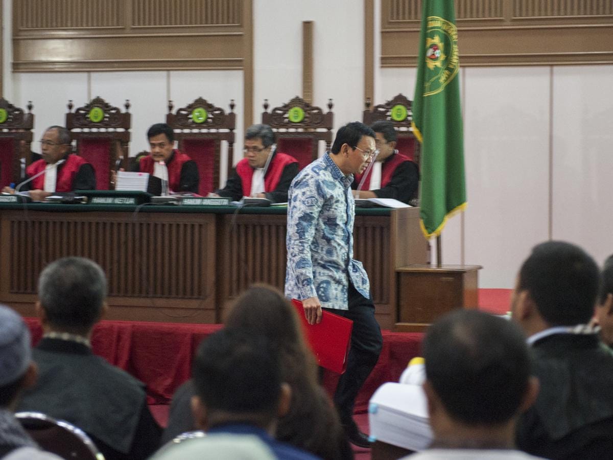 https://cdn.idntimes.com/content-images/post/20170111/rsz-antarafoto-sidang-ahok-100117-pool-02-bb4389834ce70db5c440b6655e65e58d.jpg