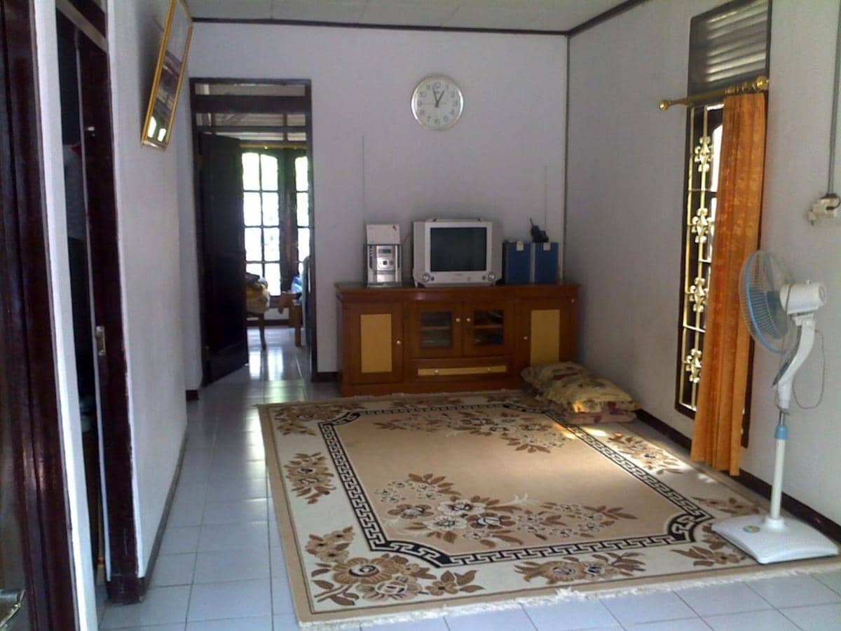 http://cdn.idntimes.com/content-images/post/20160218/rumahdijual-0e9bf9883546106892b83deed3e13cc1.jpg