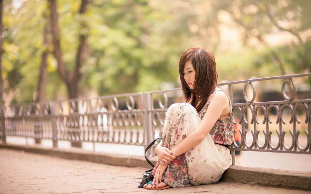 https://cdn.idntimes.com/content-images/post/20161209/sad-girl-on-the-street-hd-e2c1d7110b63528ca45363e7b47f8a96.jpg