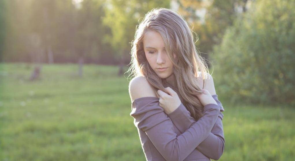 http://cdn.idntimes.com/content-images/post/20160819/sad-girl-photography-young-beautiful-girl-1024x683-06124e76cba82ef1f17e227c358add6b.jpg