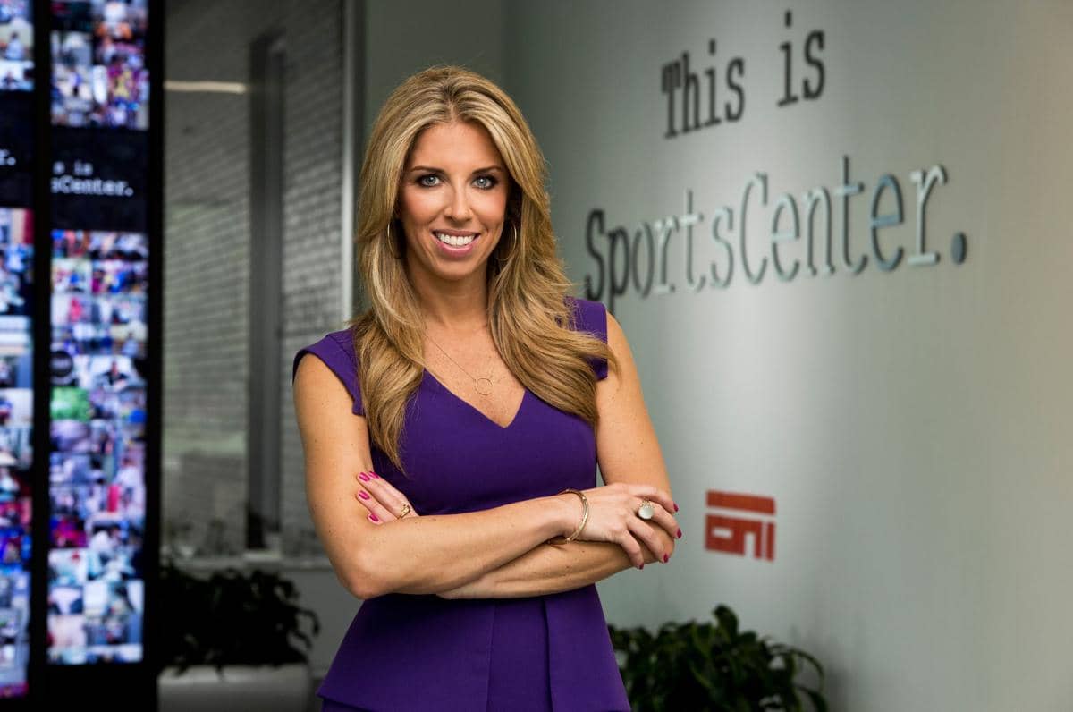 https://cdn.idntimes.com/content-images/post/20170516/sara-walsh-espn-sportscenter-03-d1e9cc3c8ed5d84f391b216eeff75d67.jpg