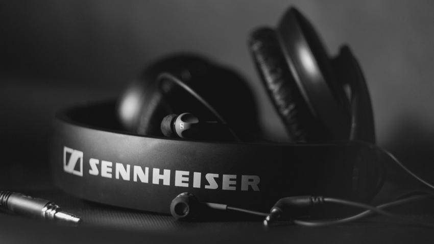 https://cdn.idntimes.com/content-images/post/20161214/sennheiser-9f4ba803ccc8f8ba5c9dadd90cc50b2f.jpg