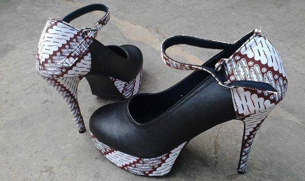 http://cdn.idntimes.com/content-images/post/20160323/sepatu-batik-elsondesain-blogspotcoid-1e6045685eb96d622d1d90da263b2429.jpg