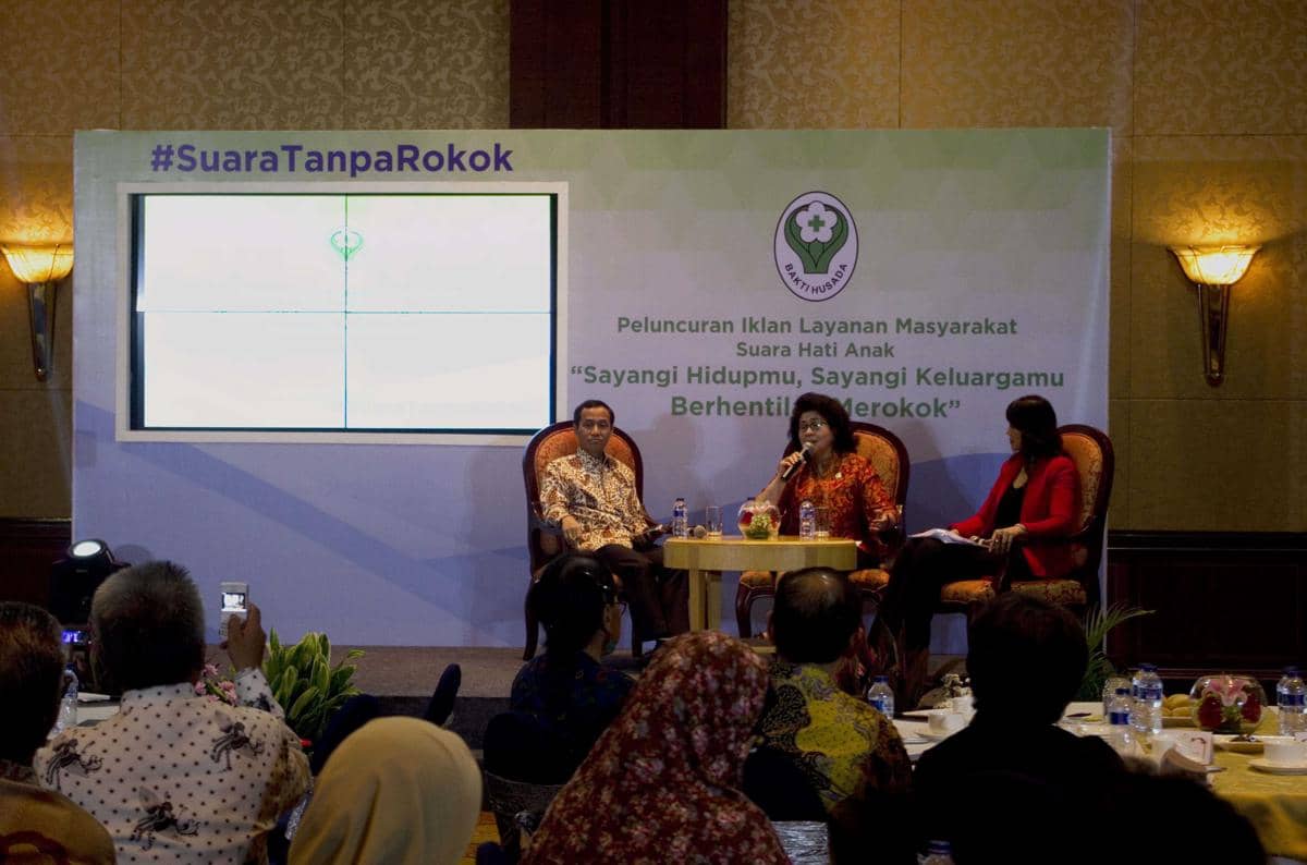 http://cdn.idntimes.com/content-images/post/20160601/sesi-talk-show-bersama-dengan-menteri-kesehatan-profdrdr-nila-f-moeloek-spm-k-1-1-bf97bc53b5860299e8fd2a62e8063b7a.jpg