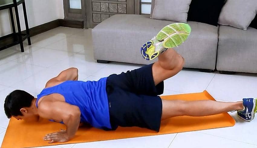 https://cdn.idntimes.com/content-images/post/20170402/single-leg-raised-push-up-725f79456bb5e7ba051651f29603efae.jpg