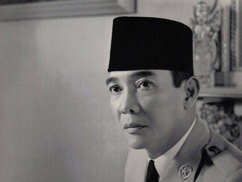http://cdn.idntimes.com/content-images/post/20160315/soekarno-b3010f915e70cc83b619e103520209aa.jpg