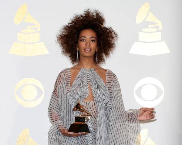 https://cdn.idntimes.com/content-images/post/20170213/solange-86372403c28db3d8ad8e953984d89d93.jpg