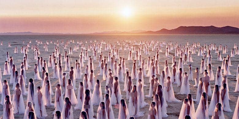 http://cdn.idntimes.com/content-images/post/20160401/spencer-tunick-desert-spi-010-6edd9f2e09c1ce6bad529773247b2b63.jpg
