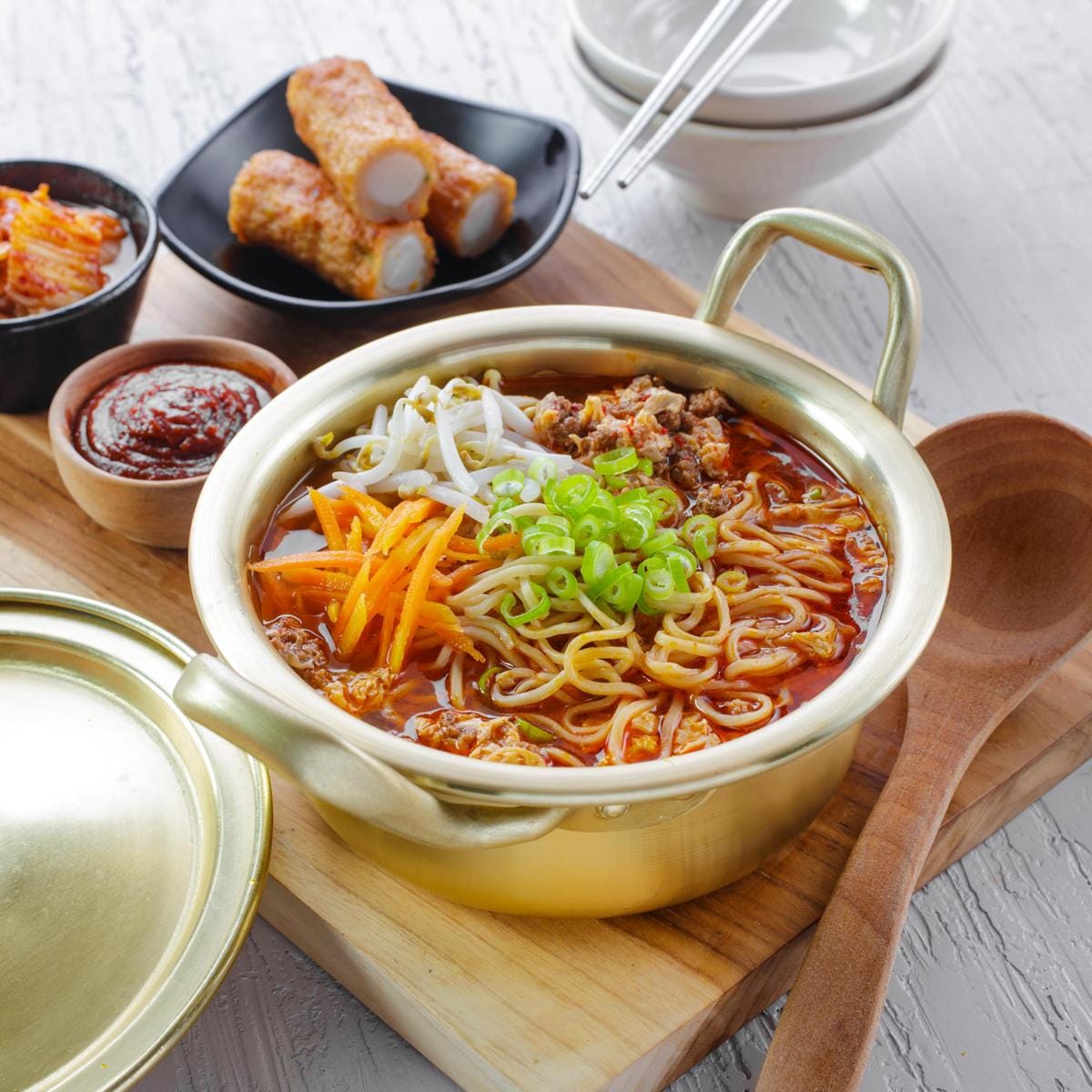 https://cdn.idntimes.com/content-images/post/20161025/spicy-ramyun-ec6a024cd1568bb73fcebc1b27a43b15.jpg