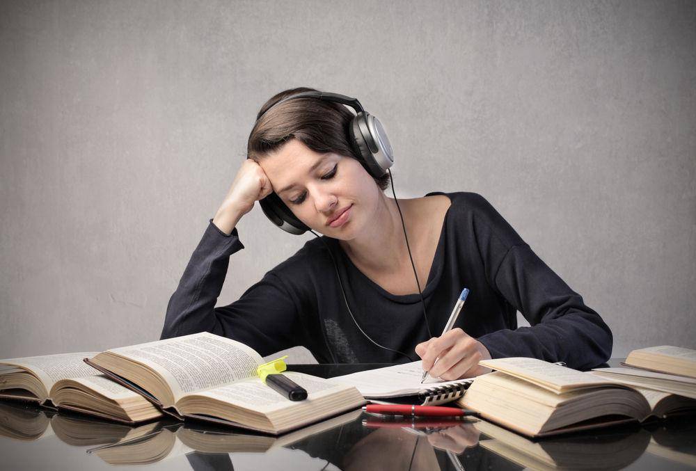 https://cdn.idntimes.com/content-images/post/20160516/studying-english-fun-c57b0bac8a474c5a239937cad3ec5ce2.jpg