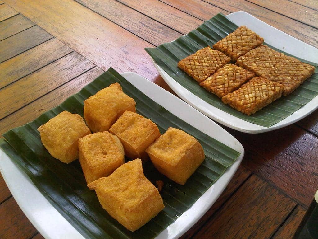 http://cdn.idntimes.com/content-images/post/20160826/tahu-dan-tempe-9d48b444bc20b3d54bac47b22ffd2dd1.jpg