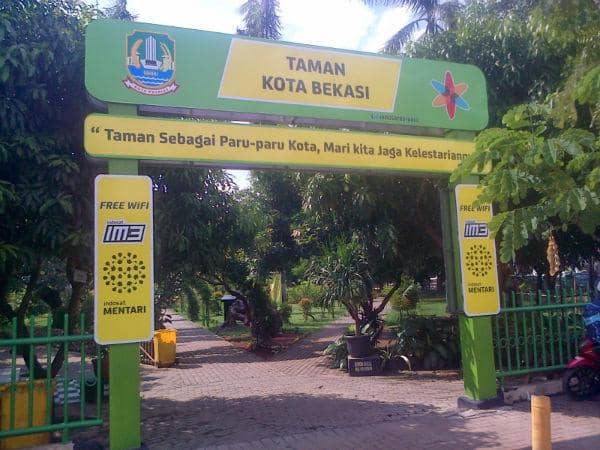 http://cdn.idntimes.com/content-images/post/20151017/taman-kota-bekasi-sapulidi-w600-h1000.jpg