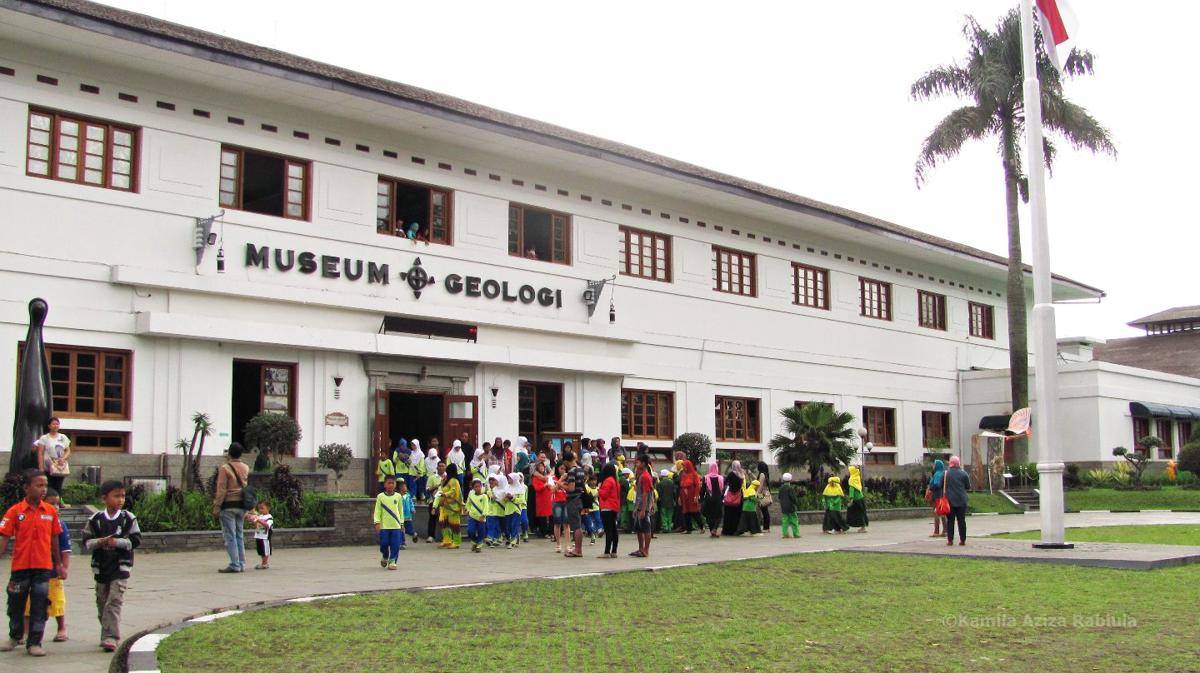 http://cdn.idntimes.com/content-images/post/20160626/tampak-depan-museum-geologi-ebe19a453739053c08cf27493b663a54.jpg