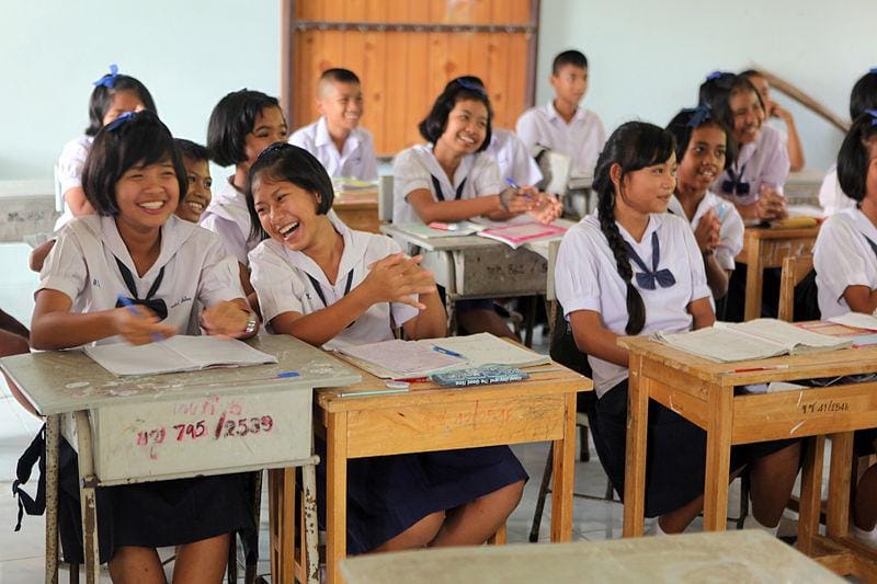 https://cdn.idntimes.com/content-images/post/20170417/teaching-thailand-students-c749cdeeb9b5892f80f2e1a153812ba4.jpg