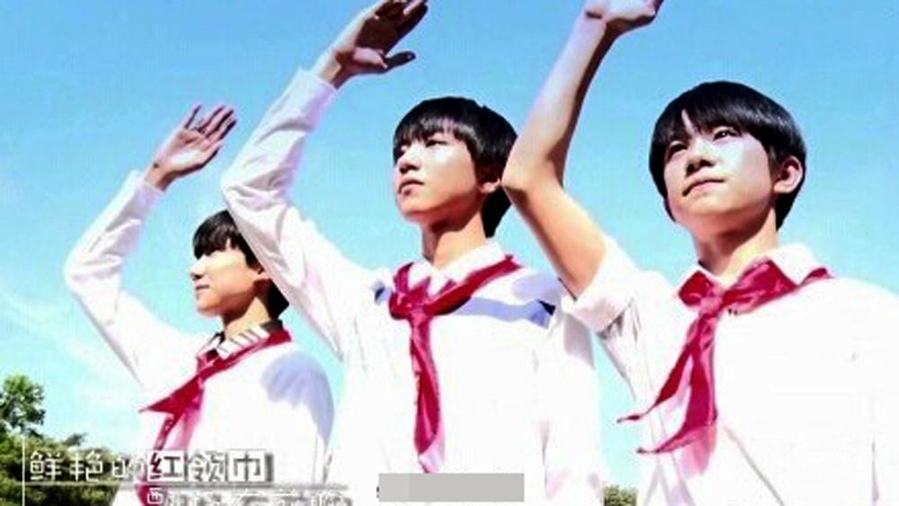 https://cdn.idntimes.com/content-images/post/20170320/tfboys-red-scarf-c284e5a8c9f4189dbd585c1926139e58.jpg
