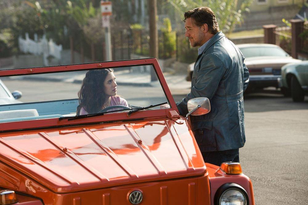https://cdn.idntimes.com/content-images/post/20170515/the-nice-guys-34-margaret-qualley-and-russell-crowe-1193e6f1d1de787679bf9be2f1703c9e.jpg
