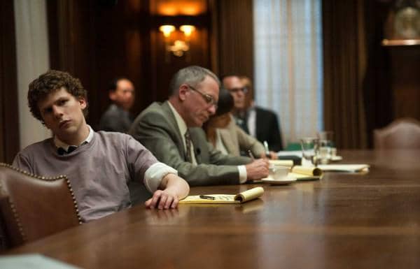 https://cdn.idntimes.com/content-images/post/20161022/the-social-network-movie-image-jesse-eisenberg-01-600x385-44818b2b99be63e791c526ca1e2cad0b.jpg