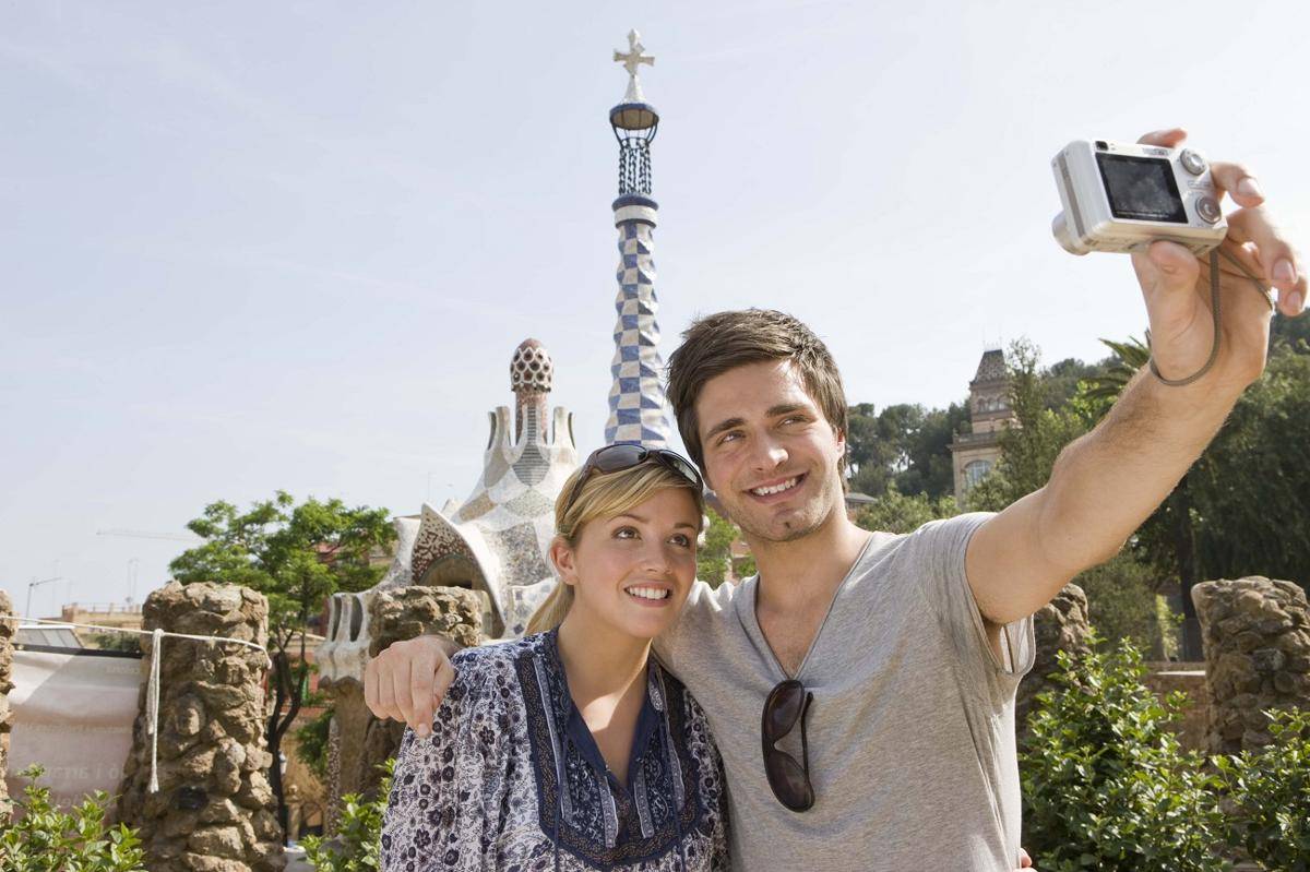 https://cdn.idntimes.com/content-images/post/20170502/tra-barcelona-couple-r-ts-86514569-8d22e8693341a36c9d1c3698cee15582.jpg
