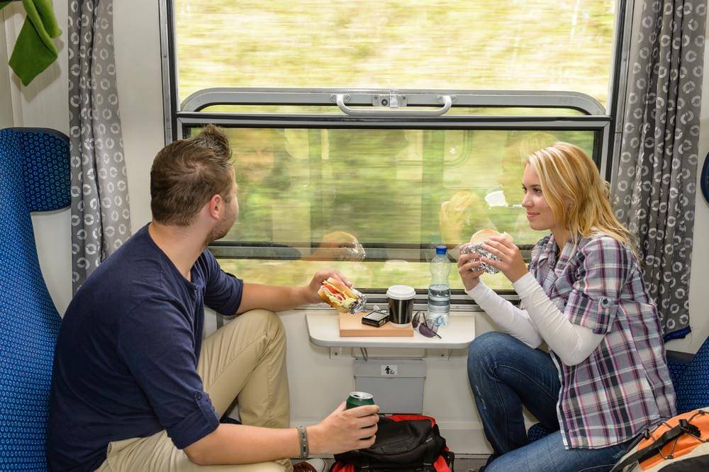 http://cdn.idntimes.com/content-images/post/20160702/train-journey-eating-c0830b33a9ad1956e1ceab56e5776f64.jpg