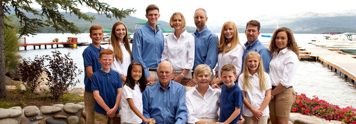 https://cdn.idntimes.com/content-images/post/20161022/traynorfamily-b7159945e6f9710be7788e81e59b1158.jpg