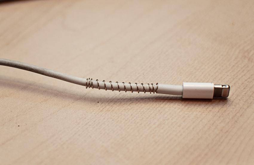 https://cdn.idntimes.com/content-images/post/20170513/trik-rawat-kabel-charger-iphone-2-987293225bfa84894ce74e451c27a676.jpg