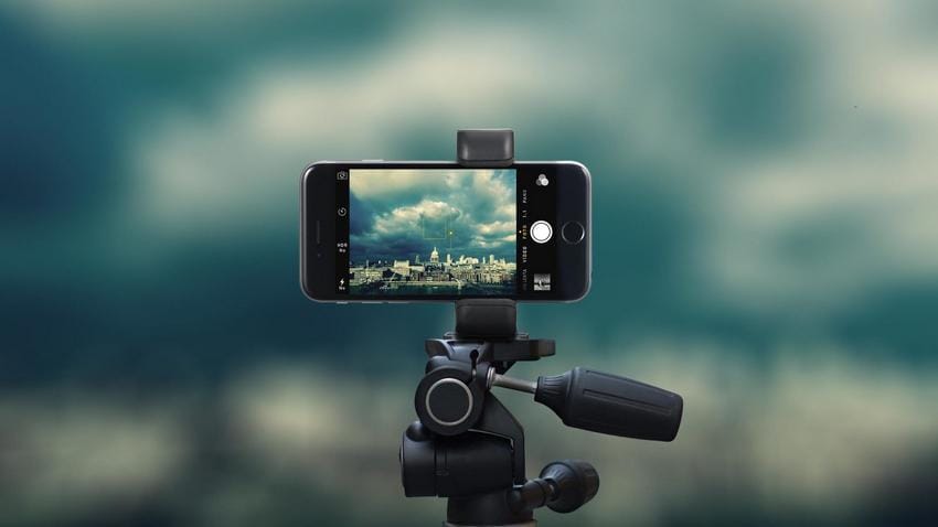 https://cdn.idntimes.com/content-images/post/20170206/tripod-for-iphone-09e391443e3d721f461075d476a4c71c.jpg