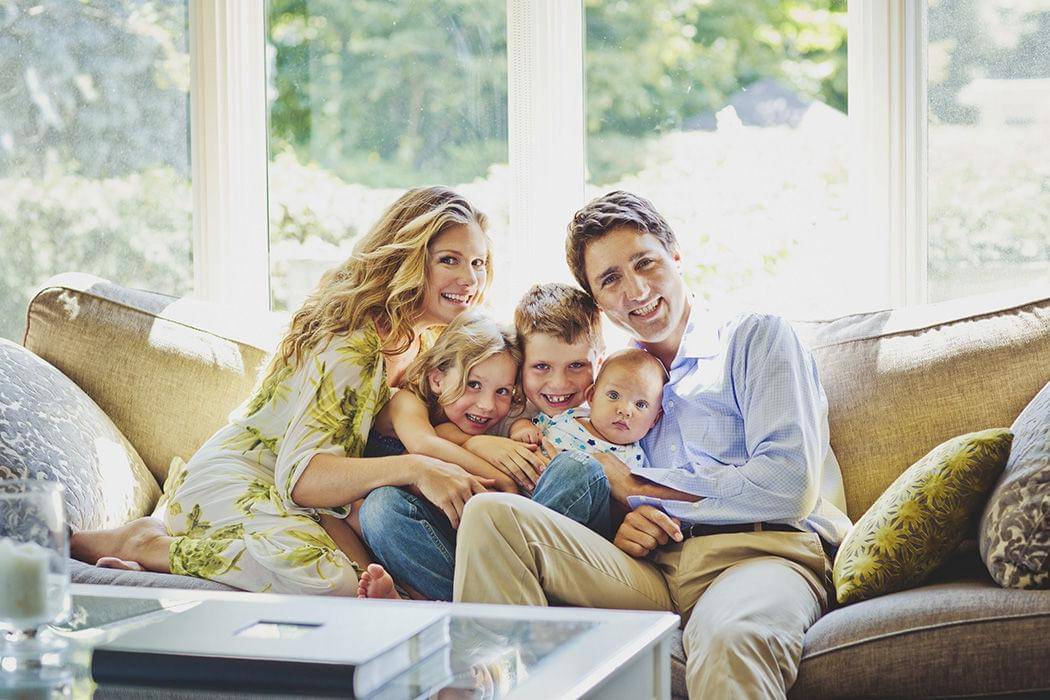 http://cdn.idntimes.com/content-images/post/20160212/trudeau-family-photo-portrait-couch-860ee7e776965f8e9f5a1c27b5a6d1a0.jpg