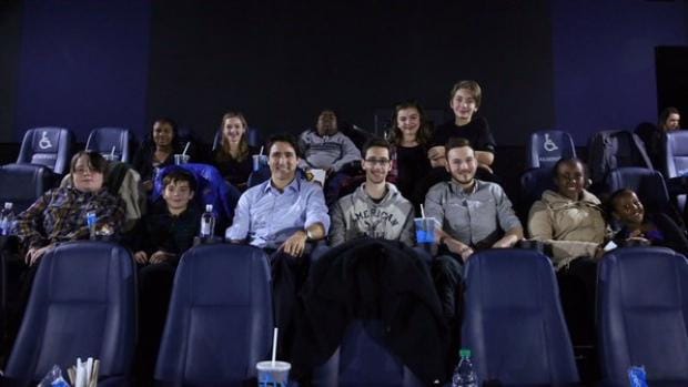 https://cdn.idntimes.com/content-images/post/20161215/trudeaustarwarsscreening-ca30f8b78cdf6d9c73a7408e61b809f3.jpg