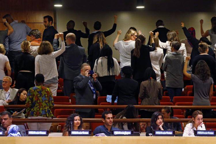 https://cdn.idntimes.com/content-images/post/20161215/un-wonder-woman-honorary-ambassador-7ca61a2539a933be2eb3ebc72d44e011.jpg