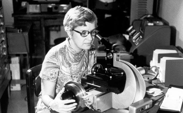 https://cdn.idntimes.com/content-images/post/20170114/vera-rubin-large-86c0910a534dbf9fc218c7f8a7412c20.jpg