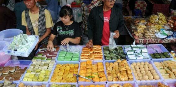 http://cdn.idntimes.com/content-images/post/20151117/warga-memadati-pasar-kuliner-benhil-jakarta-2zlaoa9fu6acc7qvjhfwn4-5b8837f25037047a086cb72538734fe3.jpg