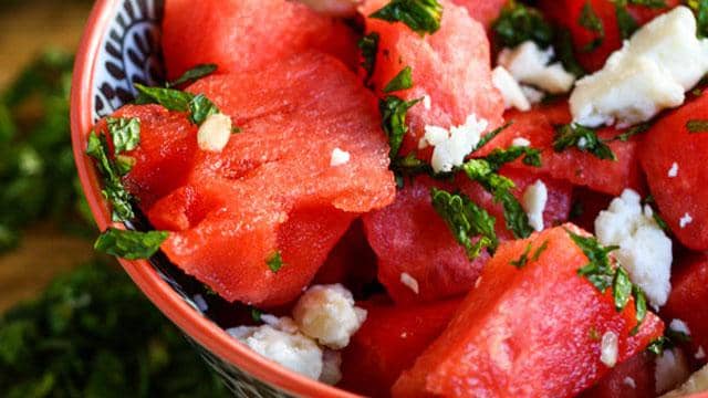 https://cdn.idntimes.com/content-images/post/20170510/watermelon-feta-salad640x360-b825328176746542036df2ed6f6983eb.jpg