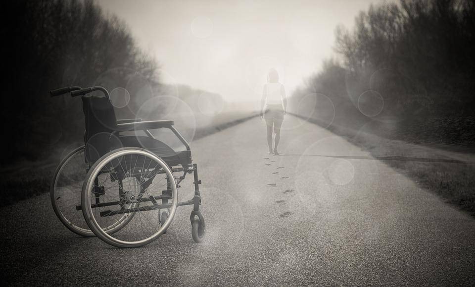 https://cdn.idntimes.com/content-images/post/20160917/wheelchair-1501993-960-720-bbe26b97bfab0845ce48c43009c91bc0.jpg