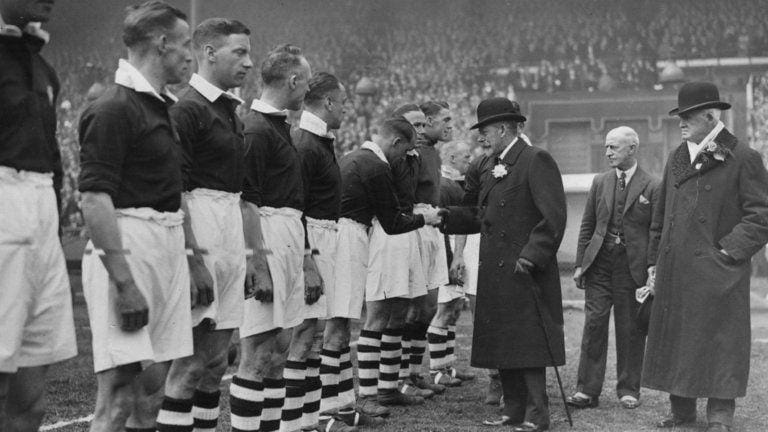 http://cdn.idntimes.com/content-images/post/20160427/wilf-wild-king-george-v-manchester-city-1934-fa-cup-final-wembley-3417680-7b2f104d38569cd4650b335df5883bda.jpg