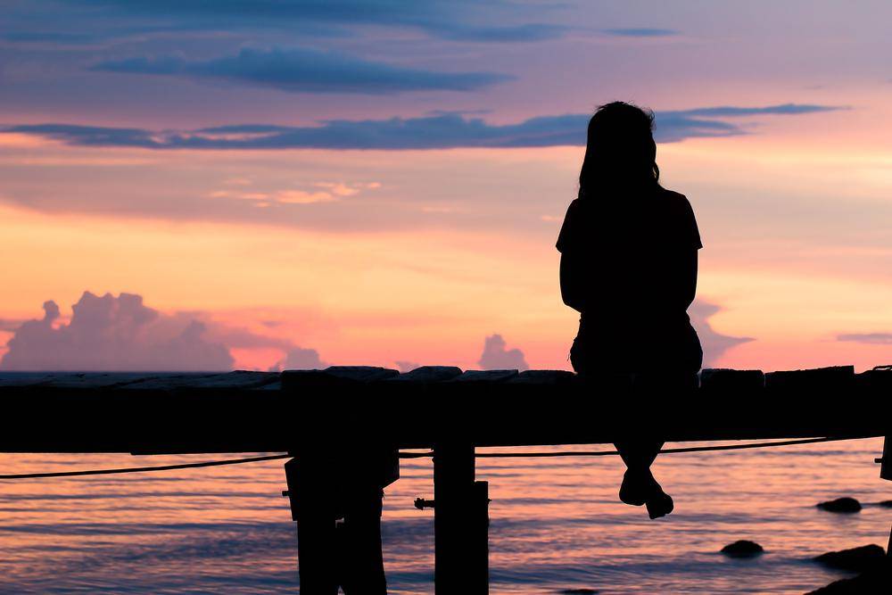 https://cdn.idntimes.com/content-images/post/20160917/woman-alone-on-jetty-64353baafe4e07a2bdd9d95b707ac2d0.jpg